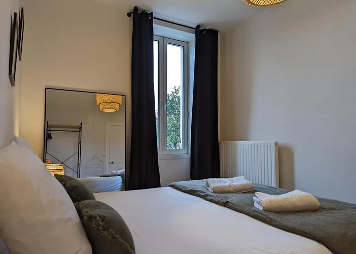 Maison Spacieuse Avec Terrasse, Proche Cndbi, Ideale Pour Familles Et Evenements, Animaux Acceptes. - Fr-1-653-249 *