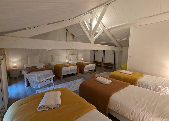 Maison Spacieuse Avec Terrasse, Proche Cndbi, Ideale Pour Familles Et Evenements, Animaux Acceptes. - Fr-1-653-249