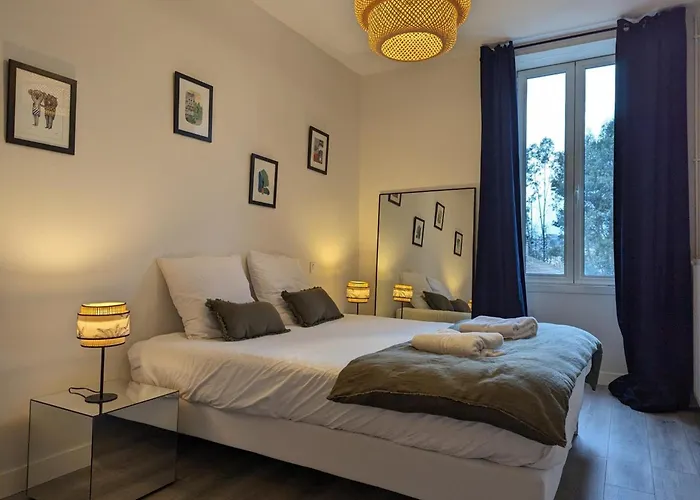 Maison Spacieuse Avec Terrasse, Proche Cndbi, Ideale Pour Familles Et Evenements, Animaux Acceptes. - Fr-1-653-249