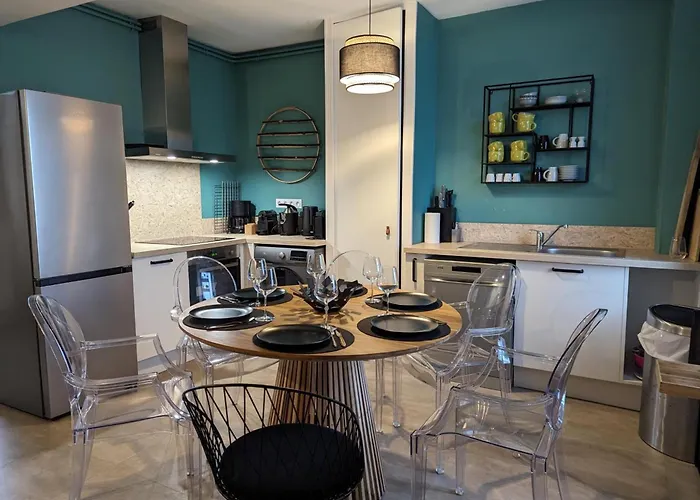 Maison Spacieuse Avec Terrasse, Proche Cndbi, Ideale Pour Familles Et Evenements, Animaux Acceptes. - Fr-1-653-249 *